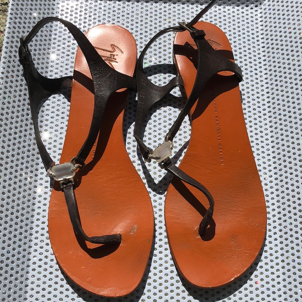 Giuseppe Zanotti sandal w crystal design sz 37.5